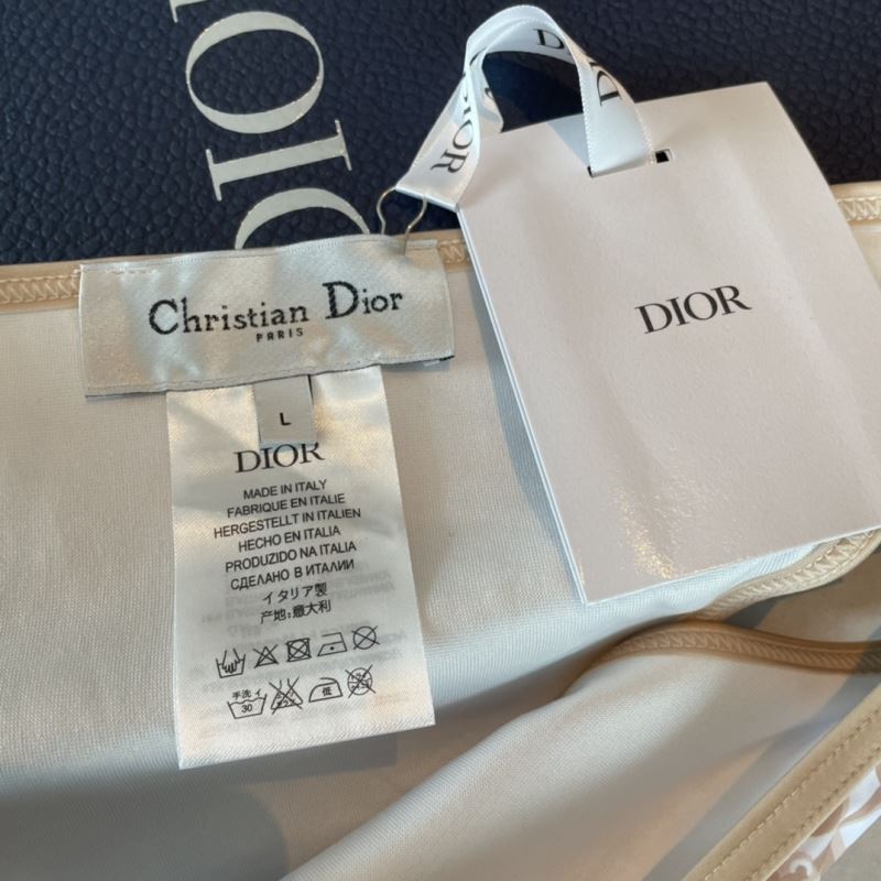 CHRISTIAN DIOR